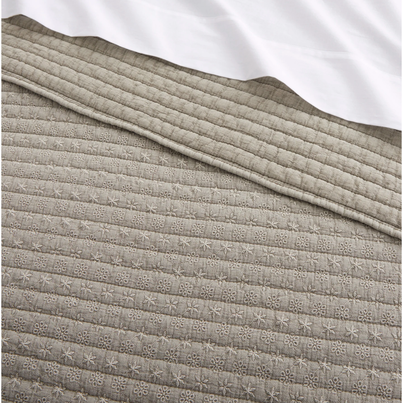 Eyelet Quilt Set