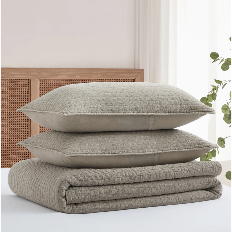 Eyelet Quilt Set