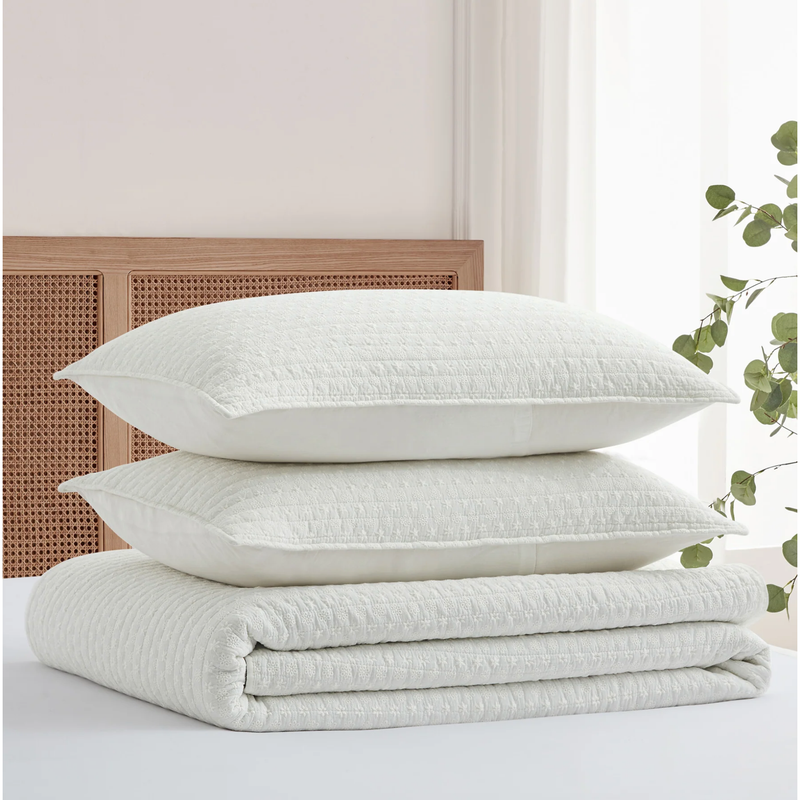 Eyelet Quilt Set