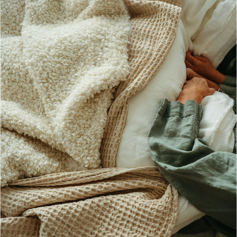 Vallnord Boucle Throw - White